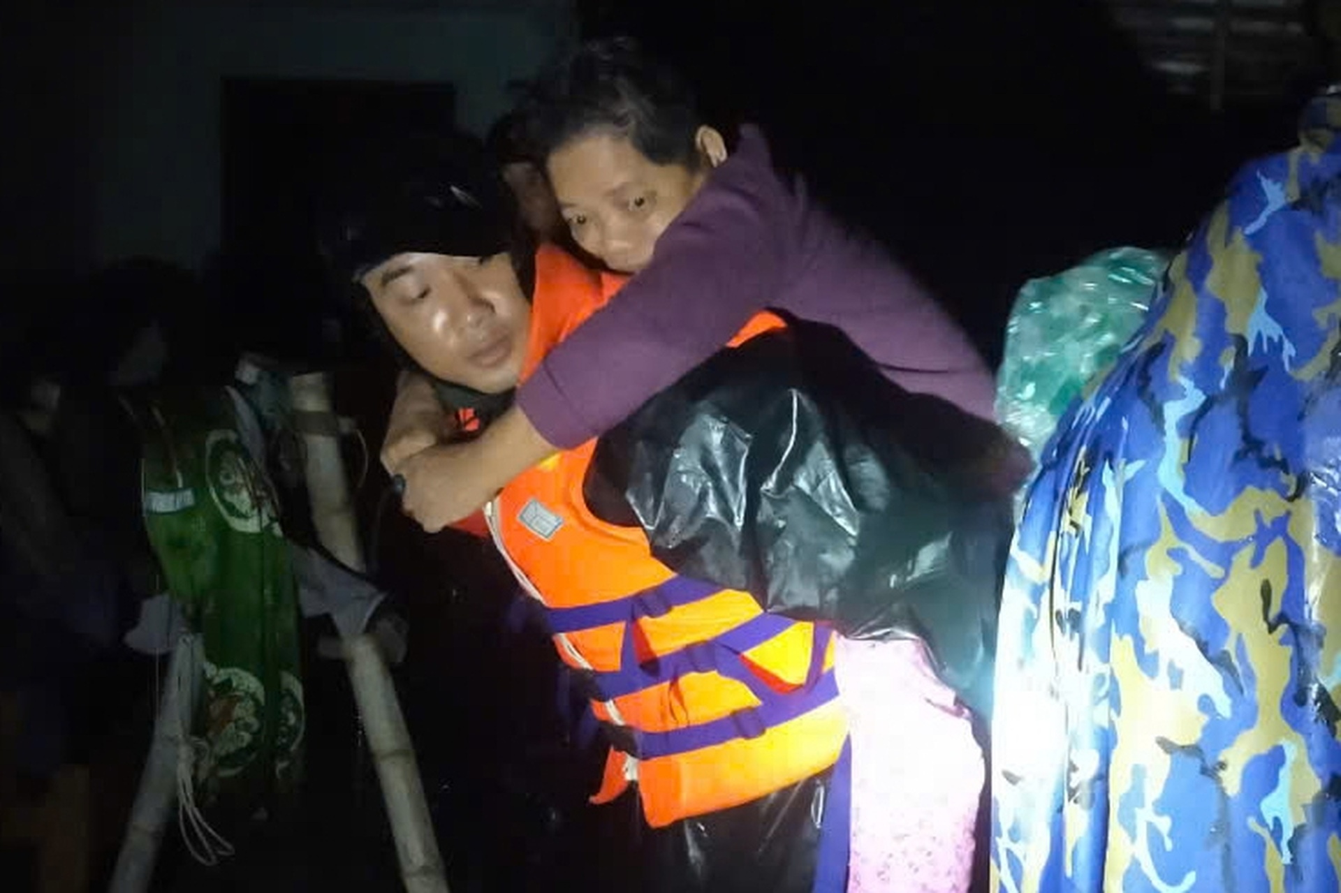 Lũ vượt đỉnh lịch sử 1986 và 1993, nhiều nơi trắng đêm sơ tán dân - 14