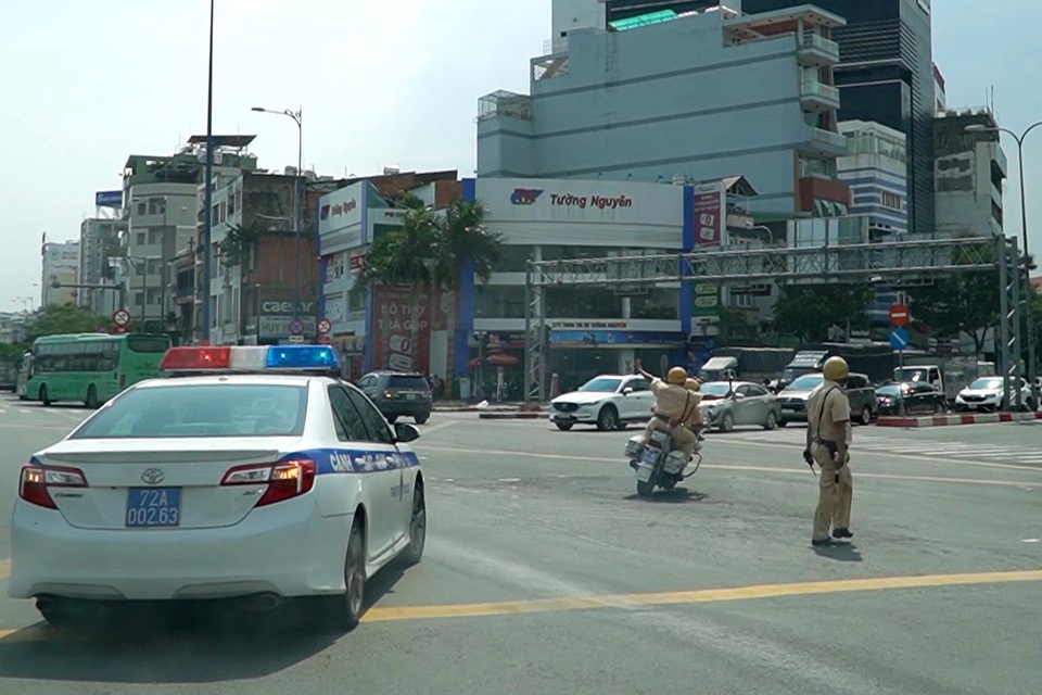 CSGT hộ tống hơn 100km đưa quả tim từ Vũng Tàu về TPHCM cứu người kịp thời - 3 CSGT hộ tống hơn 100km đưa quả tim từ Vũng Tàu về TPHCM cứu người kịp thời - 3