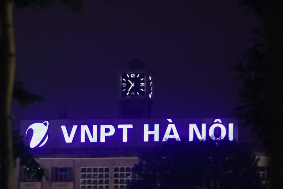 Hà Nội: Đường phố lặng lẽ trong đêm cuối cách ly toàn xã hội - 9 Hà Nội: Đường phố lặng lẽ trong đêm cuối cách ly toàn xã hội - 9