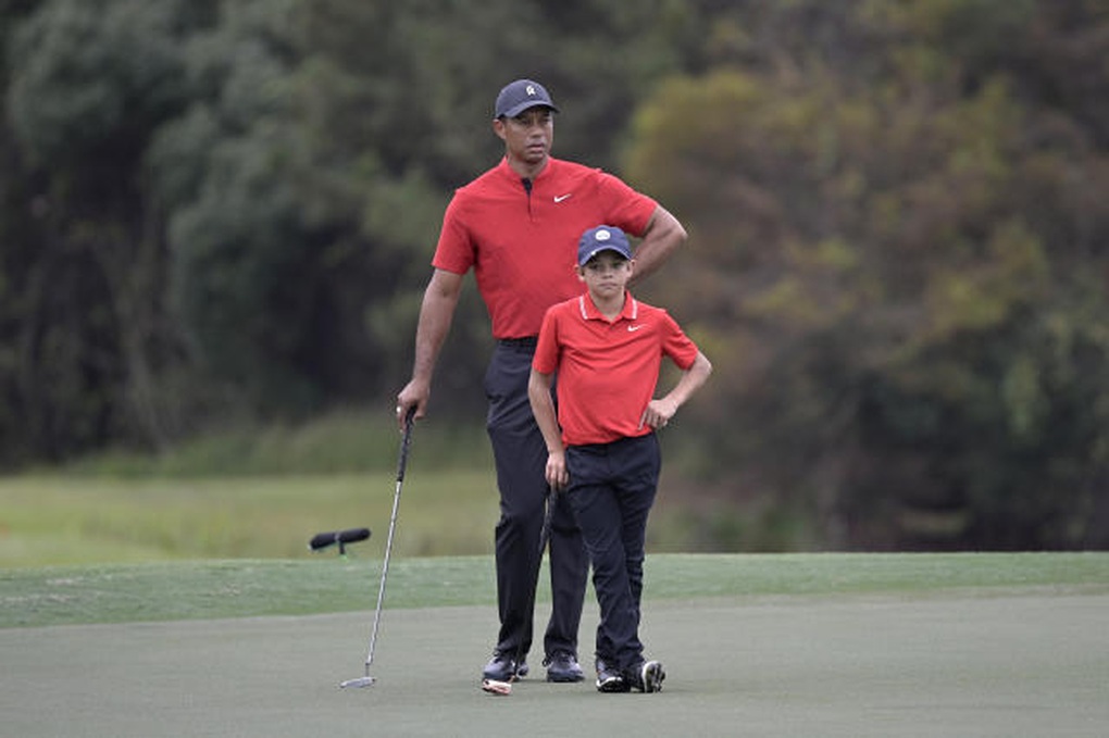 Tiger Woods và con trai tiếp tục tham dự PNC Championship - 1 Tiger Woods và con trai tiếp tục tham dự PNC Championship - 1