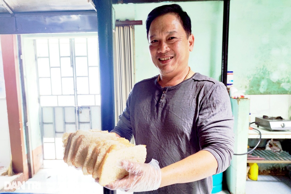 Tài xế mày mò làm món cơm cháy, thu hàng trăm triệu đồng mỗi tháng - 4 Tài xế mày mò làm món cơm cháy, thu hàng trăm triệu đồng mỗi tháng - 4