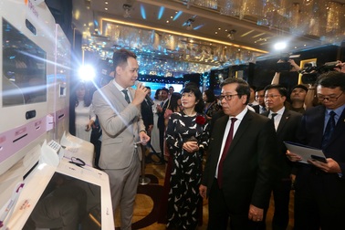 Ngân hàng đầu tiên “cán đích” chuyển đổi thẻ chip nội địa có tích hợp không tiếp xúc