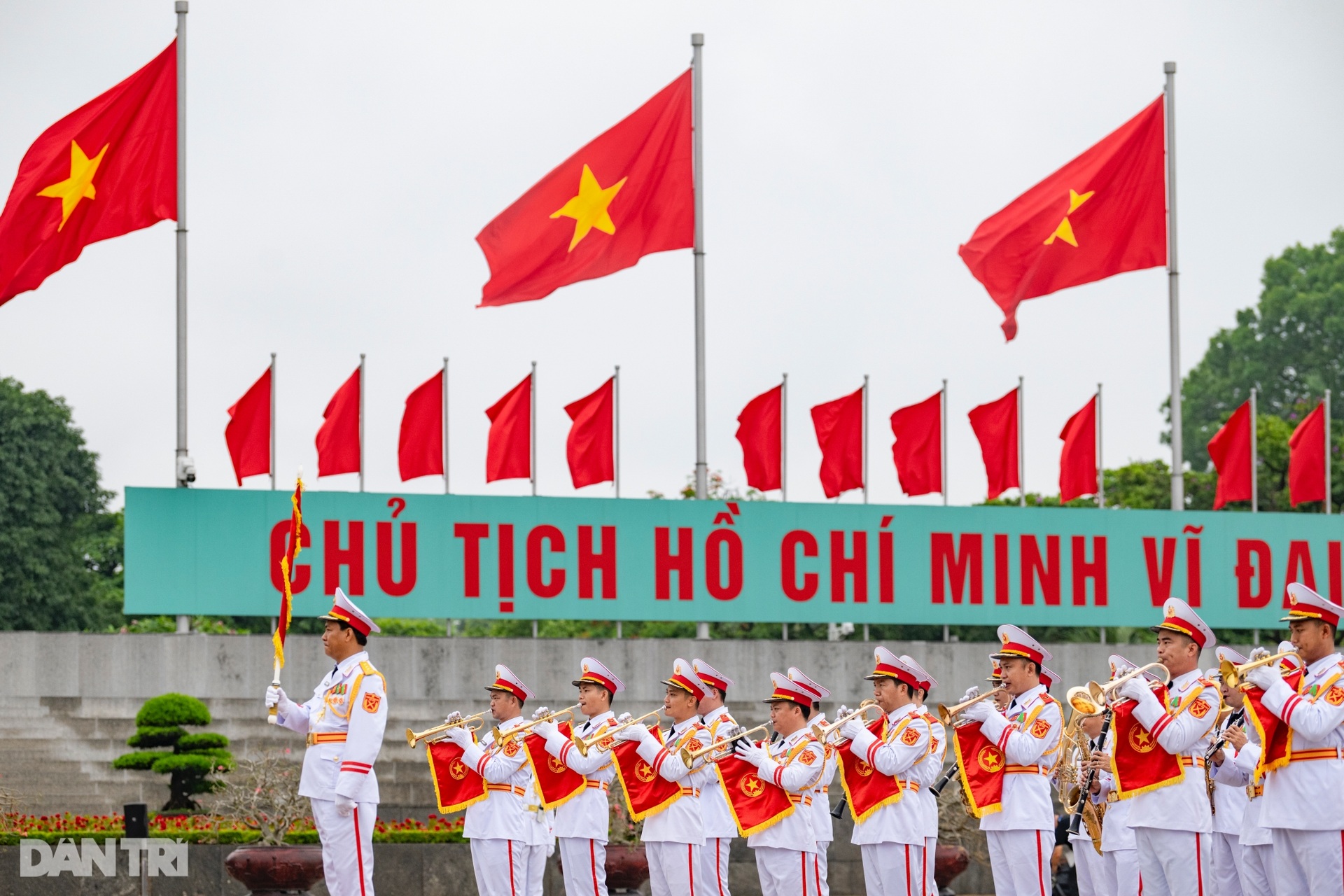 Sáng nay lãnh đạo Đảng, Nhà nước vào Lăng viếng Chủ tịch Hồ Chí Minh - 11 Sáng nay lãnh đạo Đảng, Nhà nước vào Lăng viếng Chủ tịch Hồ Chí Minh - 11