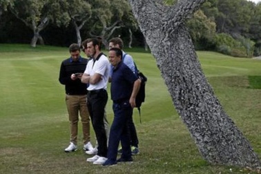 Gareth Bale thoải mái đánh golf trong ngày Real Madrid thua trận