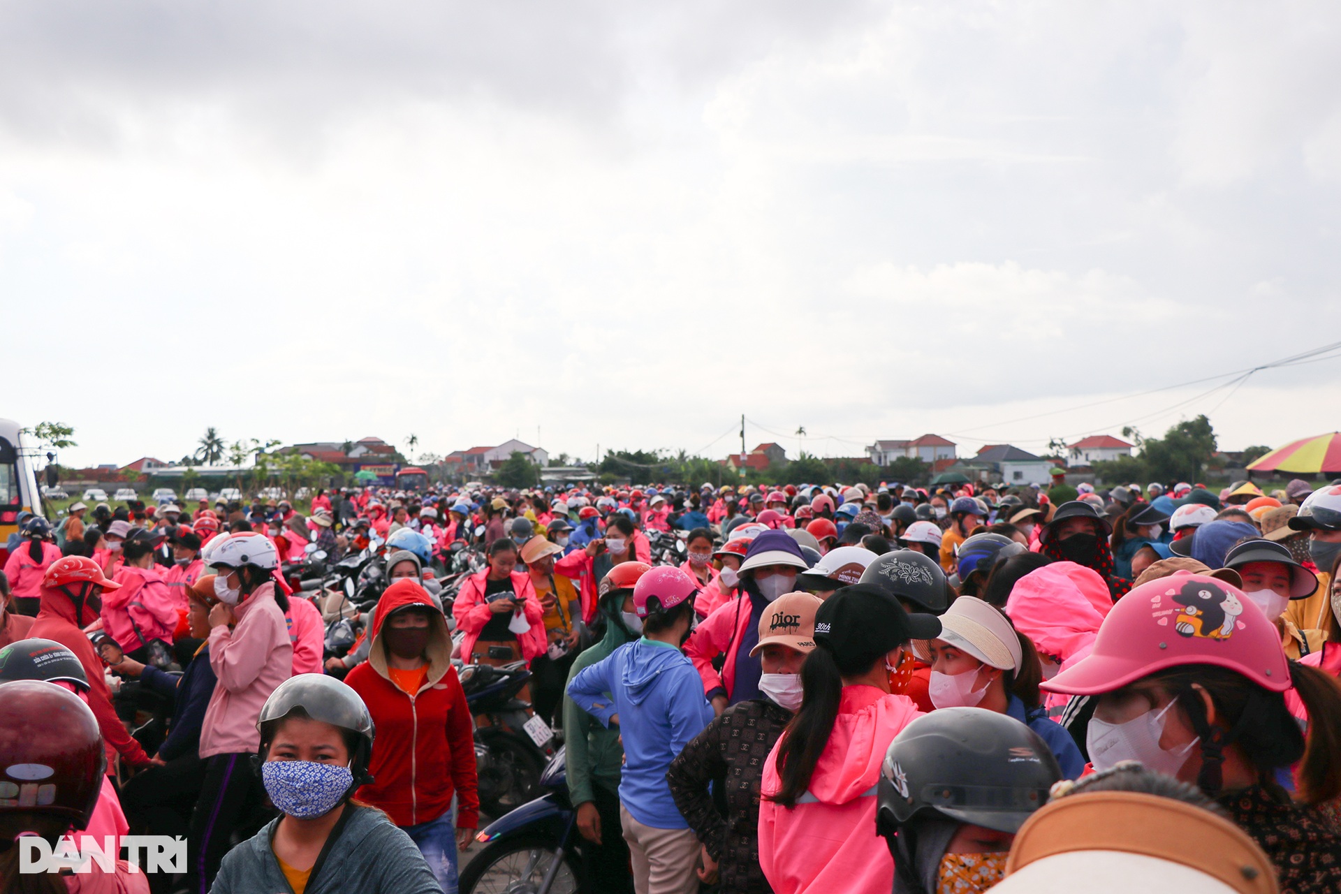 5.000 công nhân ngừng việc: Tỉnh ủy chỉ đạo, công nhân vẫn chưa vào xưởng - 1 5.000 công nhân ngừng việc: Tỉnh ủy chỉ đạo, công nhân vẫn chưa vào xưởng - 1