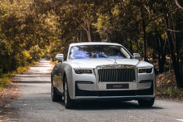 Rolls Royce New Ghost xuất hiện giữa thiên nhiên rừng và biển Vũng Tàu