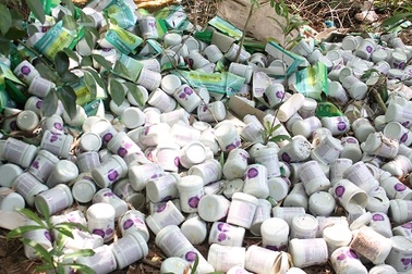 Hàng chục tấn mỹ phẩm "hết đát" khiến cả khu dân cư khốn khổ