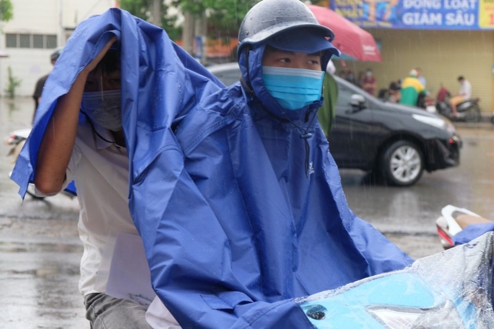 Thí sinh cả nước hồi hộp bước vào môn thi đầu tiên khi dịch bùng phát - 28 Thí sinh cả nước hồi hộp bước vào môn thi đầu tiên khi dịch bùng phát - 28