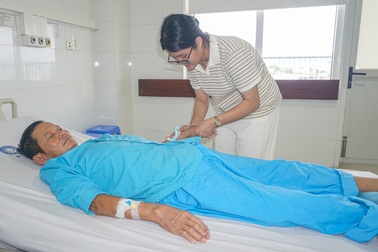 Nữ sinh viên nghèo cầu cứu cho người ba thêm cơ hội sống