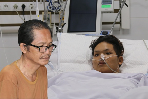 Bác sĩ kêu gọi cộng đồng cứu chàng trai nguy kịch vì sốt xuất huyết