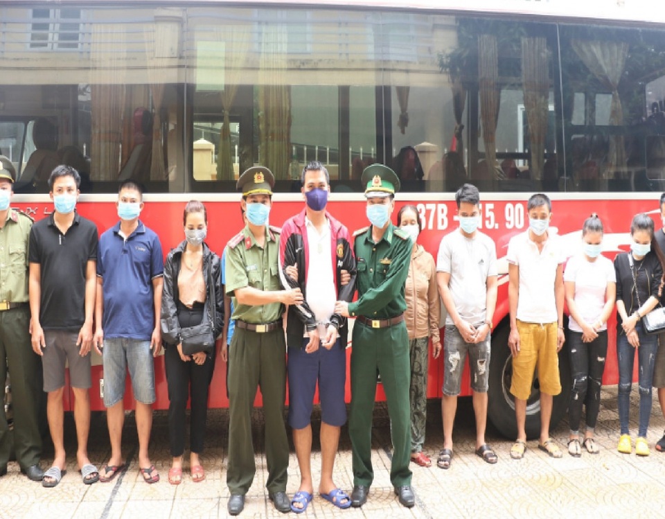 Phá thành công chuyên án đưa người vượt biên trái phép sang Lào - 1 Phá thành công chuyên án đưa người vượt biên trái phép sang Lào - 1
