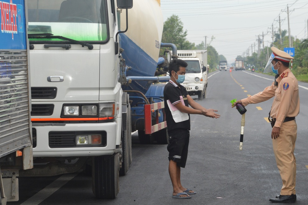 Ca mắc Covid-19 tăng cao, 2 xã ven biển đổi màu, vàng lên đỏ - 3 Ca mắc Covid-19 tăng cao, 2 xã ven biển đổi màu, vàng lên đỏ - 3
