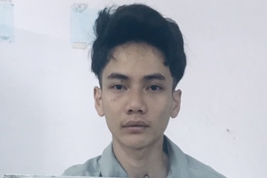 Chủ quán ốc “viếng” cửa hàng FPT, lấy trộm hàng chục điện thoại “xịn”