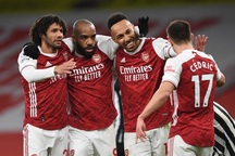 Aubameyang thăng hoa bất ngờ, Arsenal thắng đẹp Newcastle