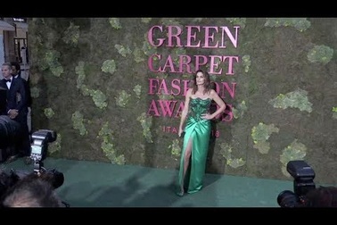 Cindy Crawford nổi bật trong sự kiện