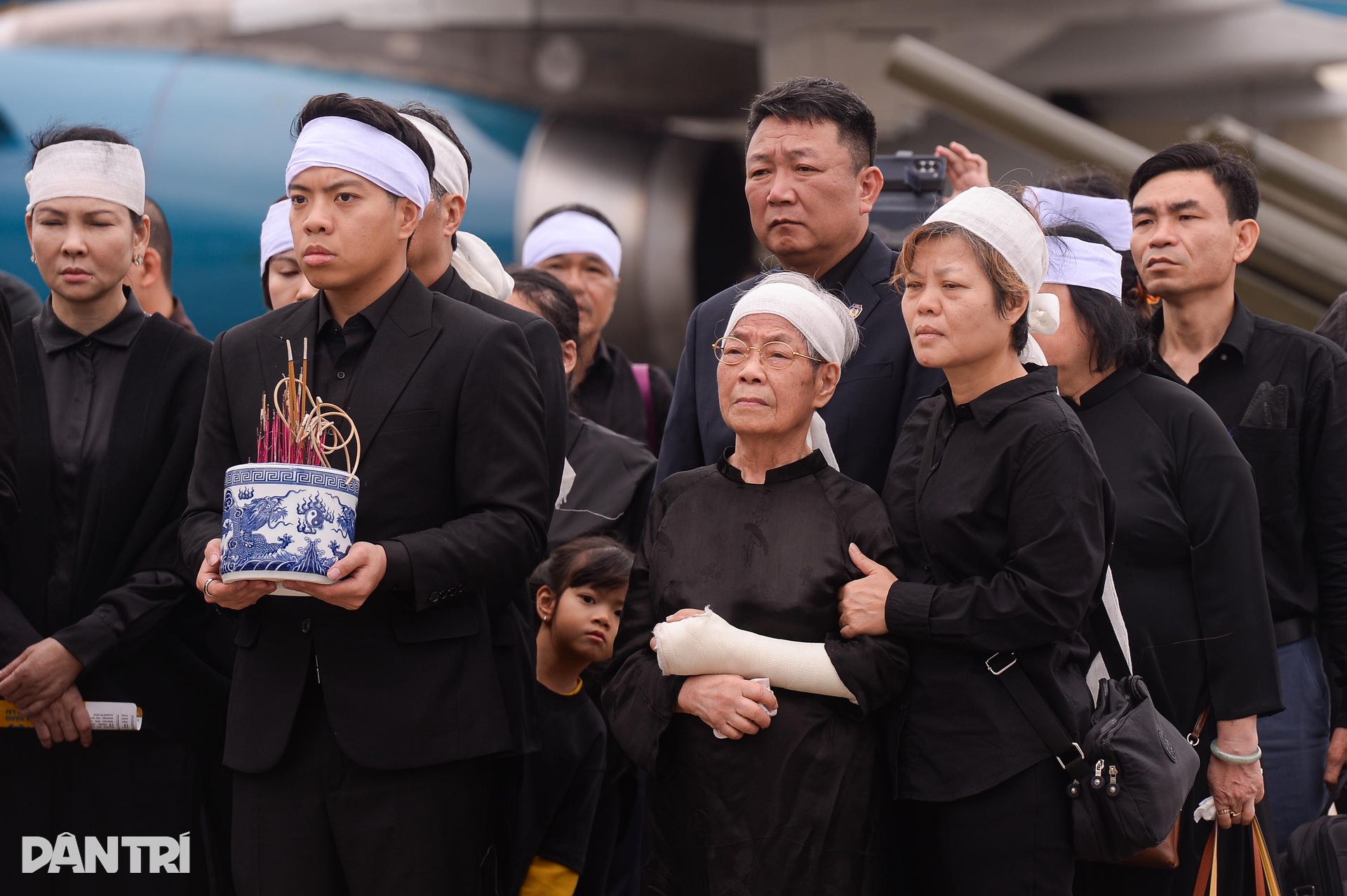 Tiễn biệt nguyên Chủ tịch nước Trần Đức Lương về quê nhà Quảng Ngãi - 11 Tiễn biệt nguyên Chủ tịch nước Trần Đức Lương về quê nhà Quảng Ngãi - 11