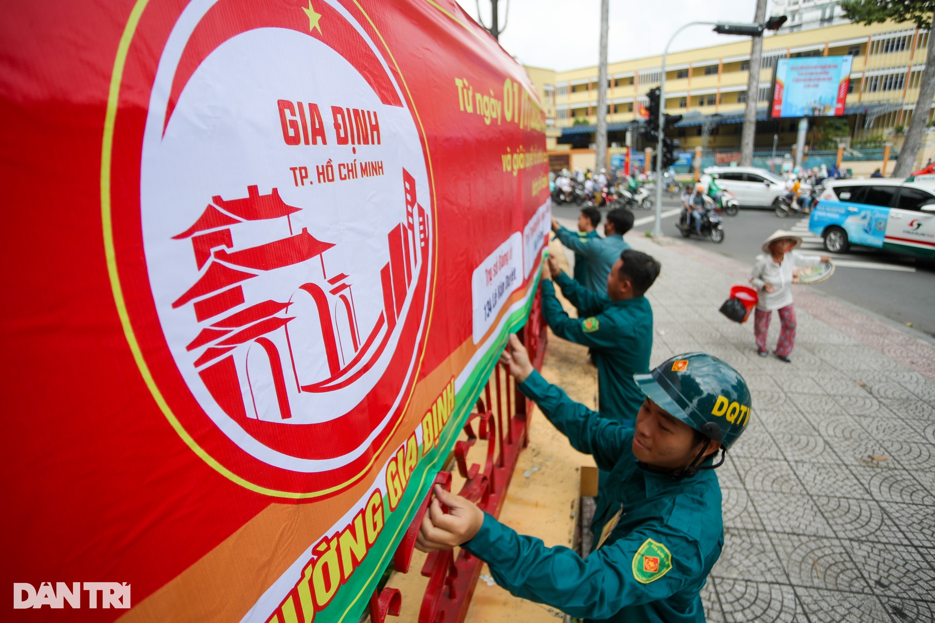 Hàng loạt địa phương ở TPHCM bắt đầu lắp đặt bảng tên phường mới - 1 Hàng loạt địa phương ở TPHCM bắt đầu lắp đặt bảng tên phường mới