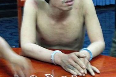 Đội SBC bắt tên cướp giật 5 dây chuyền, tàng trữ heroin