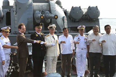 Tổng thống Philippines nói “không sợ” vì có Nga bên cạnh