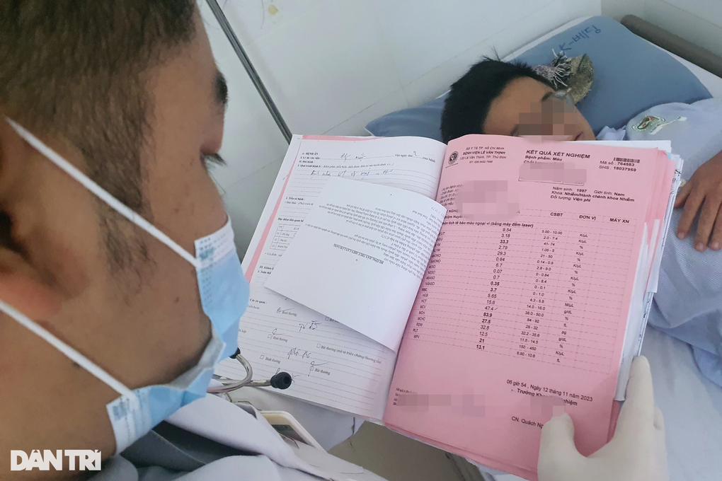 Sốt xuất huyết hành chàng trai trẻ: Bệnh 2 ngày đã sốc nặng - 2 Sốt xuất huyết hành chàng trai trẻ: Bệnh 2 ngày đã sốc nặng - 2