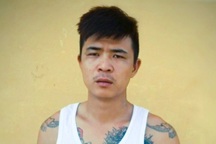 Nghịch tử lên cơn ngáo đá, tưởng mẹ là... cái áo nên châm lửa đốt