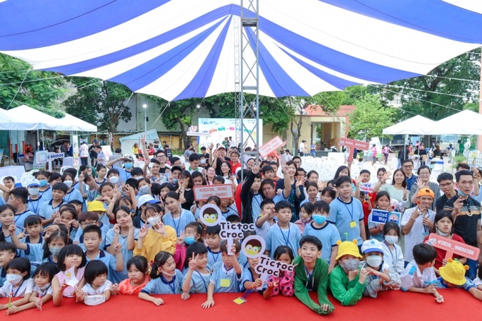 Gần 300 trẻ em tại 9 mái ấm, trường tình thương trên địa bàn Thành phố Hồ Chí Minh đã tham gia ngày hội.