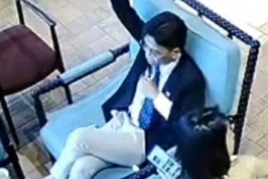 Điểm tuần: "Tổng tài" dởm; trồng cây trên cao tốc; xe bồn kéo lê nữ sinh