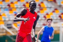 Điều đặc biệt trong màn nước rút của VĐV 17 tuổi, sánh ngang Usain Bolt