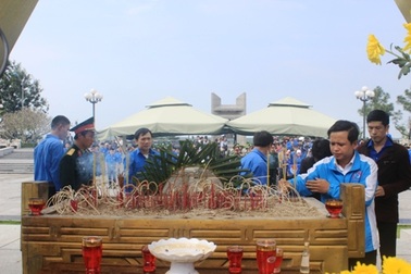 Tuổi trẻ Quảng Trị tri ân các anh hùng, liệt sĩ