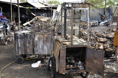 Vụ cháy 300 xe gắn máy: Nhiều người nghèo mất “cần cầu cơm”