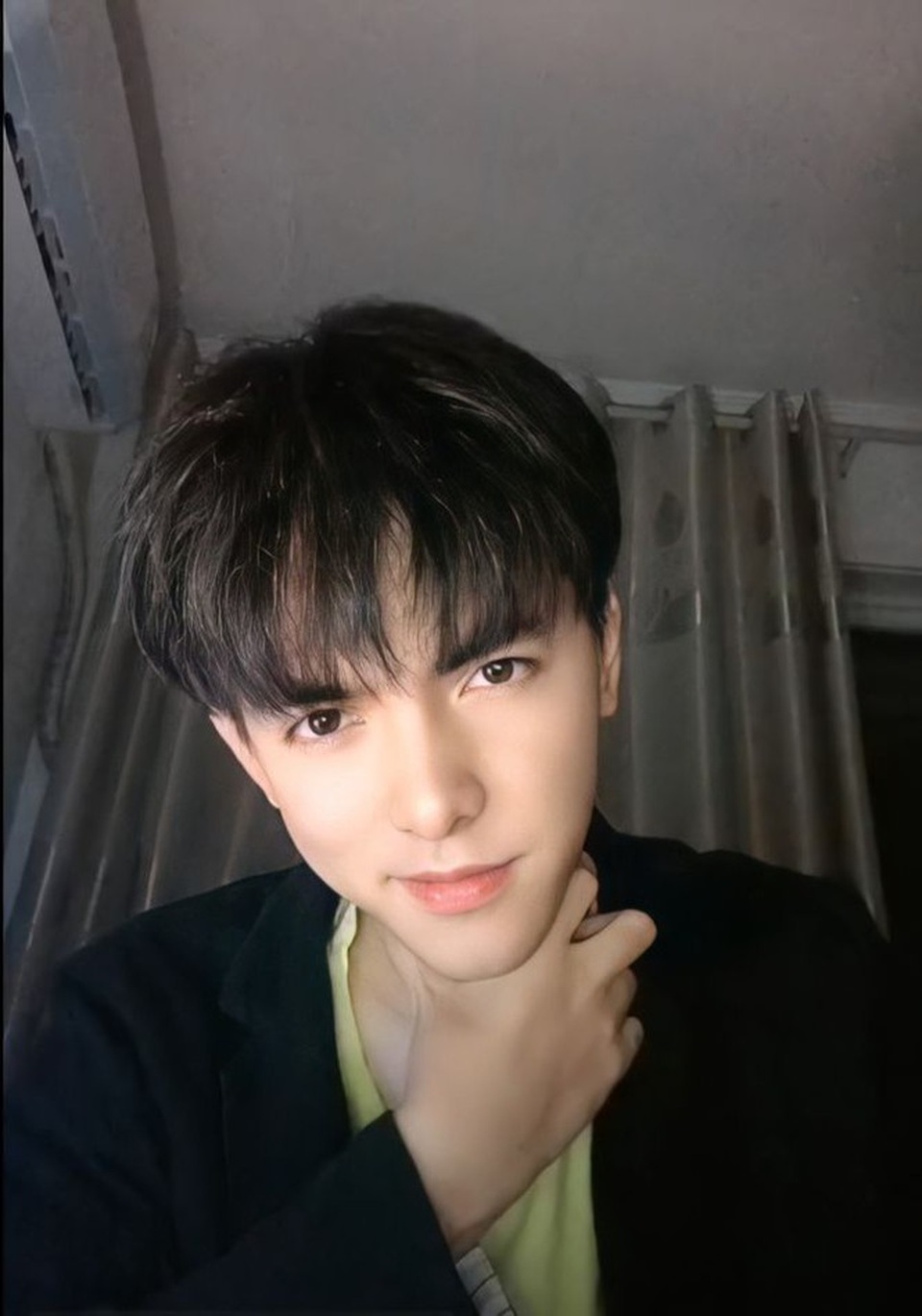 Nhan sắc của cựu nam sinh trường Ams mang hai dòng máu - 8 Nhan sắc của cựu nam sinh trường Ams mang hai dòng máu - 8