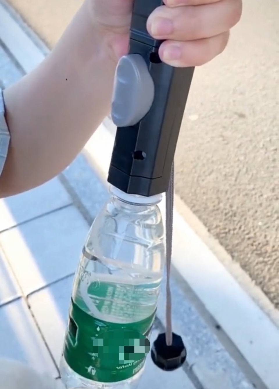 Ô có quạt phun sương, chị em đua nhau săn hàng đi nắng - 3 Ô có quạt phun sương, chị em đua nhau săn hàng đi nắng - 3