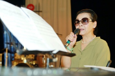 Khánh Ly: “Tôi ít được nhận quà…”