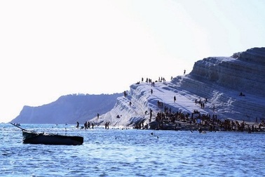 Chiêm ngưỡng các bậc đá trắng tự nhiên tuyệt đẹp ở Ý