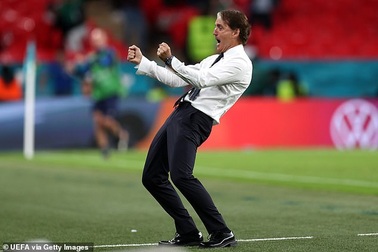 HLV Mancini" "Đối đầu tuyển Áo khó khăn hơn cả Bỉ và Bồ Đào Nha"