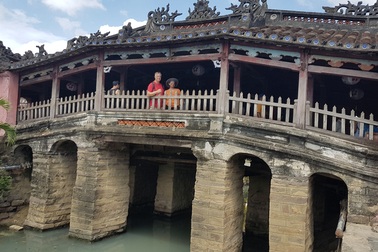 Chùa Cầu xuống cấp, mỗi đoàn tham quan tối đa chỉ 20 khách