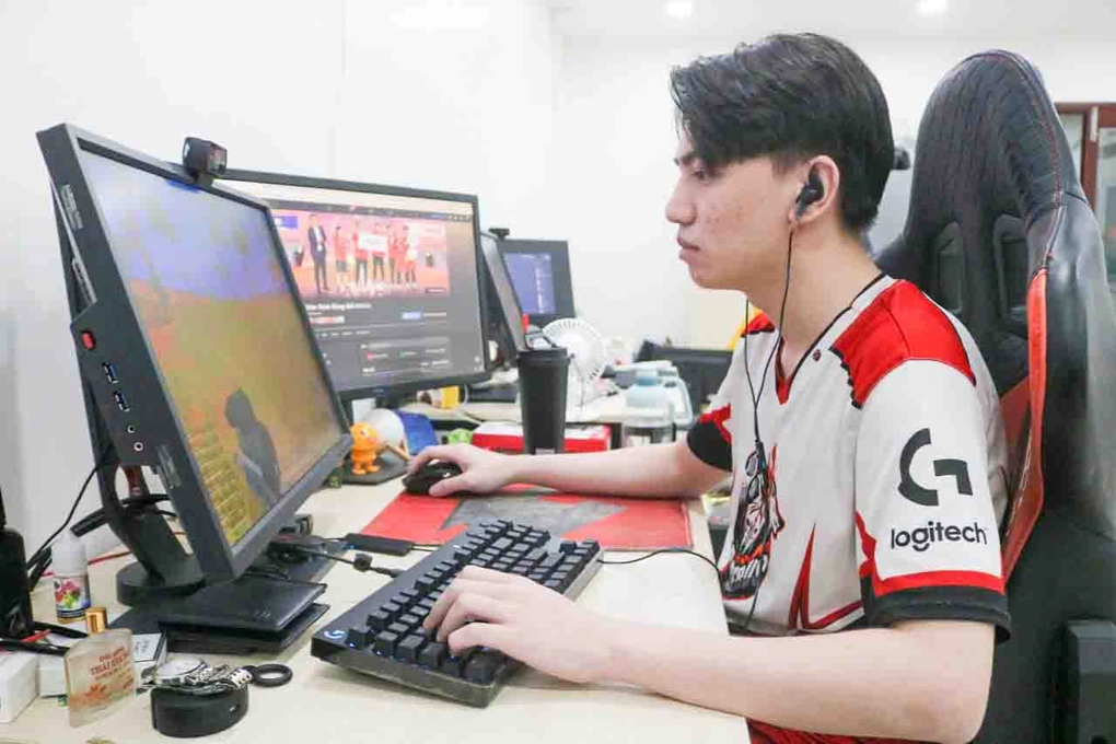 Cậu trai nghỉ học, làm mọi người té ngửa về giải game tiền tỷ theo đuổi - 1 Cậu trai nghỉ học, làm mọi người té ngửa về giải game tiền tỷ theo đuổi - 1