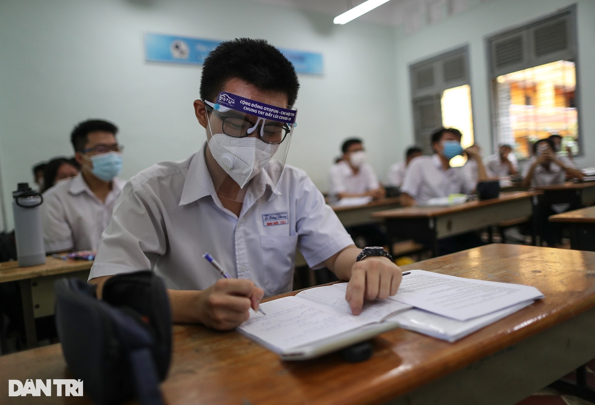 Hơn 100 nghìn học sinh TPHCM trở lại trường sau gần 8 tháng học online - 11 Hơn 100 nghìn học sinh TPHCM trở lại trường sau gần 8 tháng học online - 11