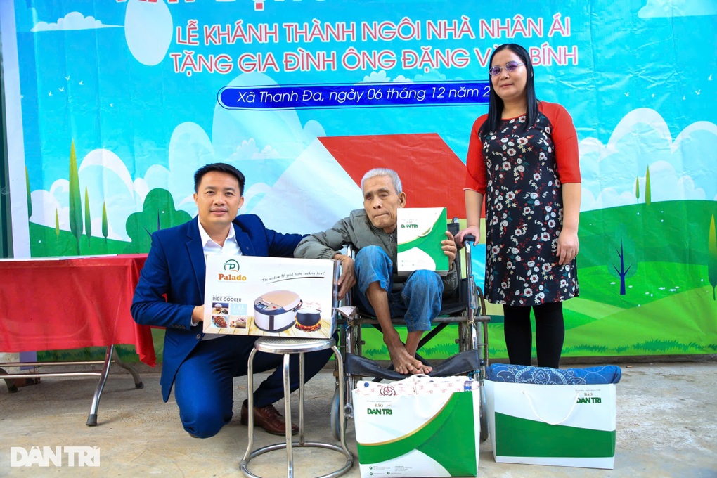 Khánh thành 2 ngôi nhà Nhân ái dành tặng người mù neo đơn ở Hà Nội - 3 Khánh thành 2 ngôi nhà Nhân ái dành tặng người mù neo đơn ở Hà Nội - 3