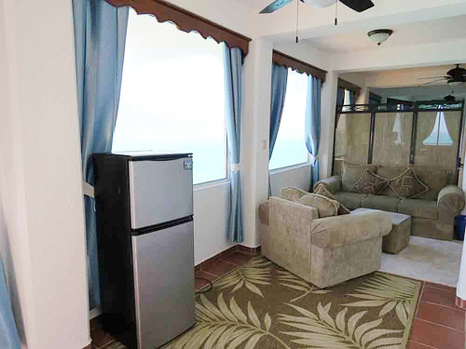 Đại gia xây biệt thự xa hoa triệu USD giữa biển, có cả bãi đỗ trực thăng - 4 Đại gia xây biệt thự xa hoa triệu USD giữa biển, có cả bãi đỗ trực thăng - 4