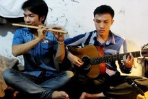 Độc đáo bản nhạc "Forever" chơi bằng sáo trúc và guitar