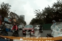 Thanh niên lái xe lấn làn còn "thách thức" người đi đúng luật