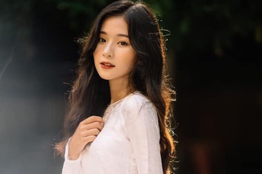 “Thiên thần đồng phục” trường Lê Quý Đôn khoe ảnh áo dài đẹp trong trẻo