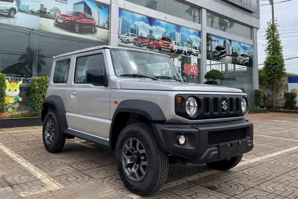 Hết hot, Suzuki Jimny có ưu đãi 50% lệ phí trước bạ tại đại lý - 1