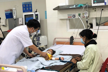 Nhiều trẻ em mắc tay chân miệng bị biến chứng nguy hiểm