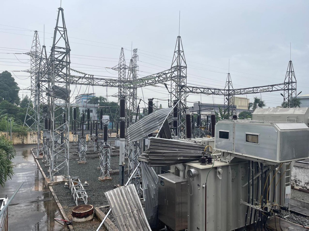 100 doanh nghiệp trong khu công nghiệp mất điện vì dông lốc - 1 100 doanh nghiệp trong khu công nghiệp mất điện vì dông lốc - 1