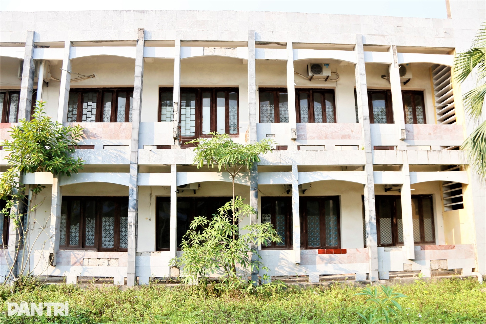 Cảnh hoang tàn bên trong Bệnh viện Sản Nhi Ninh Bình cũ - 1