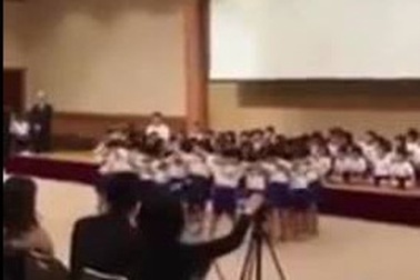 Clip bé mẫu giáo Nhật động viên bạn phút thất bại “hút” trăm nghìn lượt xem
