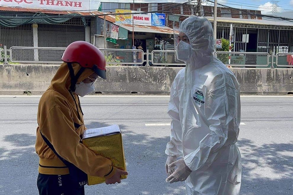 Giám đốc bỏ nhà đi giao tro cốt nạn nhân Covid-19 mong sớm thất nghiệp - 4 Giám đốc bỏ nhà đi giao tro cốt nạn nhân Covid-19 mong sớm thất nghiệp - 4