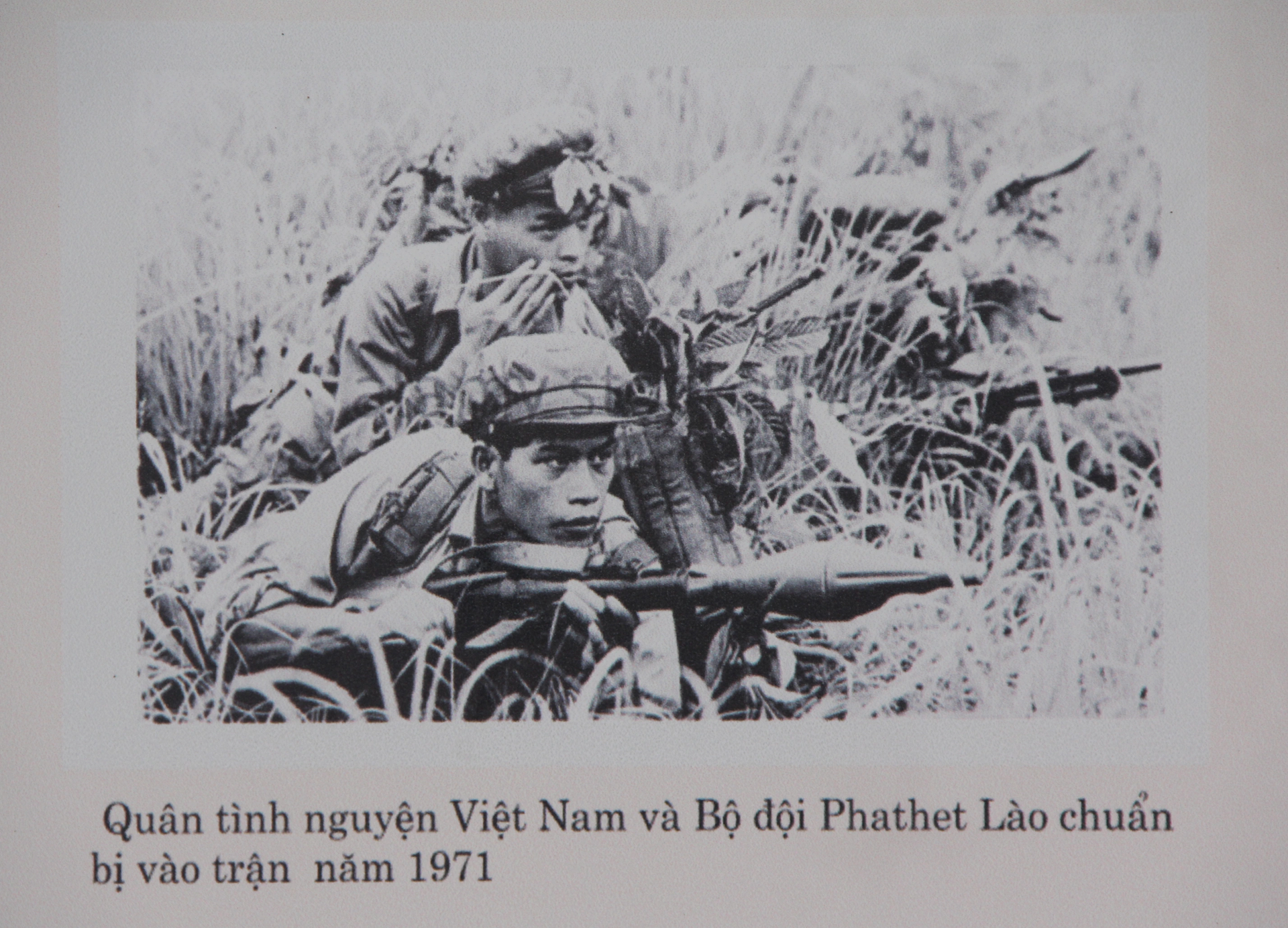 Tình đoàn kết Việt - Lào: Cao hơn núi, dài hơn sông, rộng hơn biển cả... - 12 Tình đoàn kết Việt - Lào: Cao hơn núi, dài hơn sông, rộng hơn biển cả... - 12